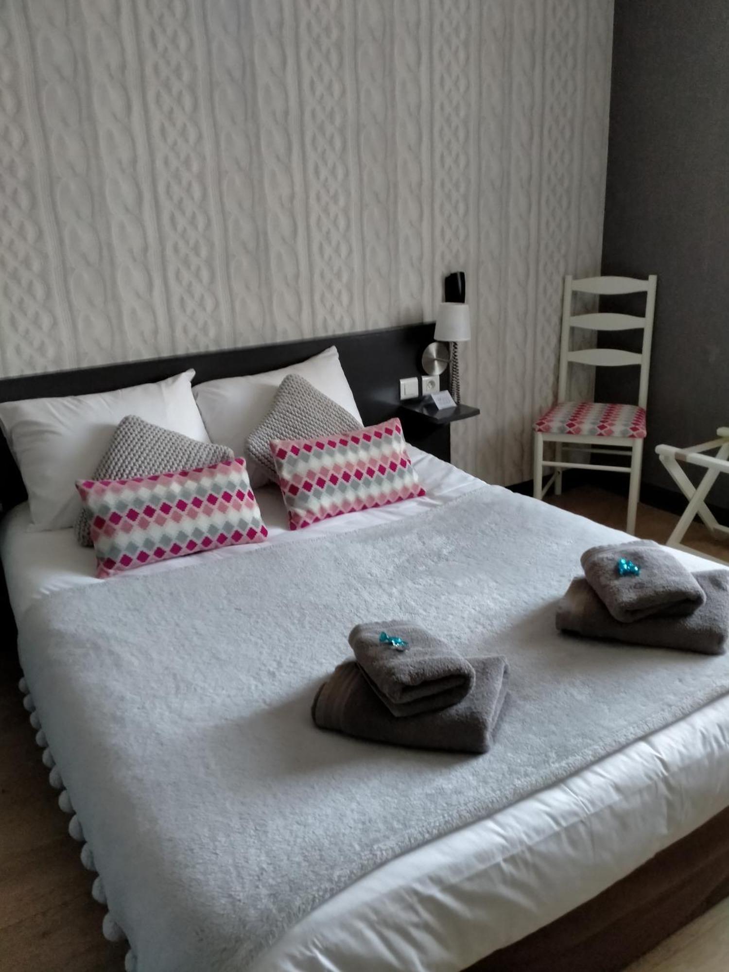 Logis Hotel Auberge De L'Etang Magnac-Bourg ภายนอก รูปภาพ